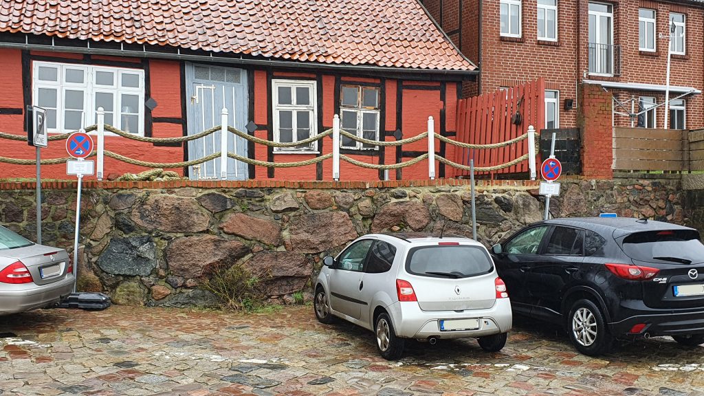 Temporäres eingeschränktes Halteverbotszonenschild in Lüneburg