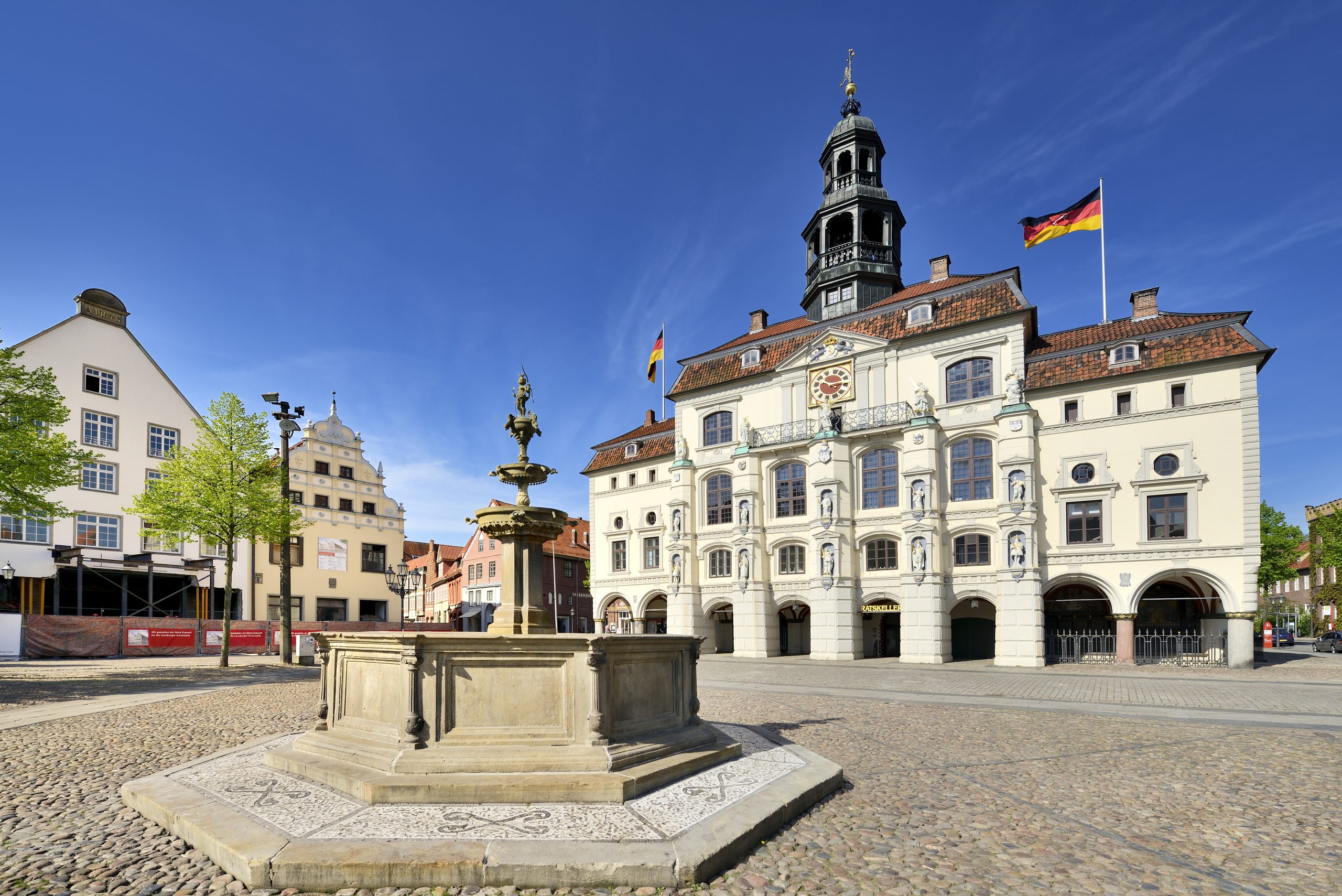Ansicht des Lüneburger Rathaus vom Rathausplatz