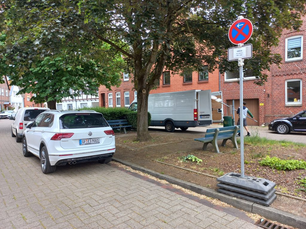 Aufbau einer Halteverbotszone durch Halteverbot Lüneburg