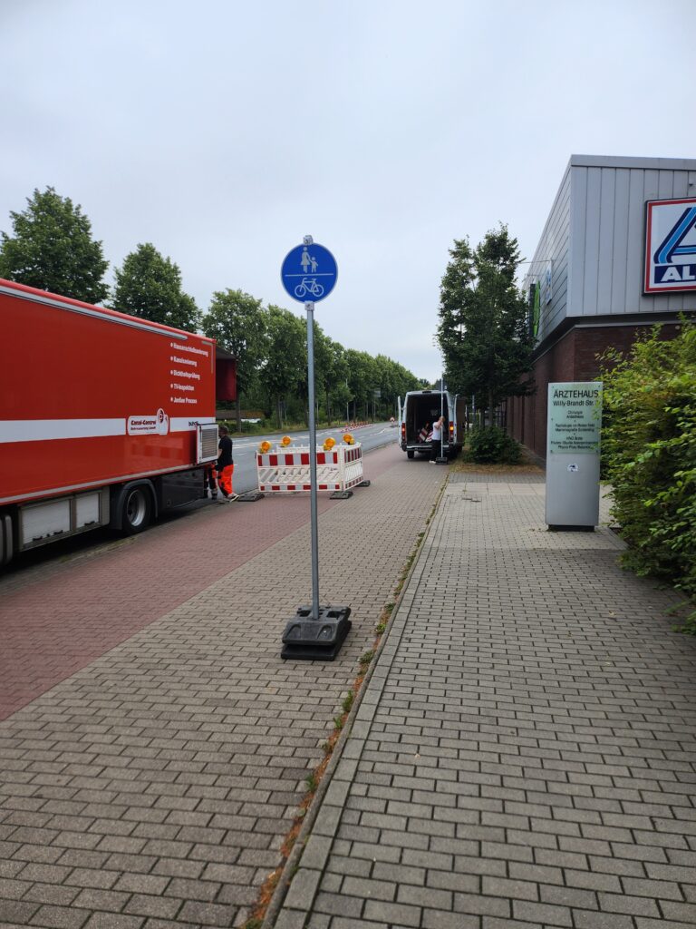 Absperrung und Verkehrsführung für eine kleine Baumaßnahme